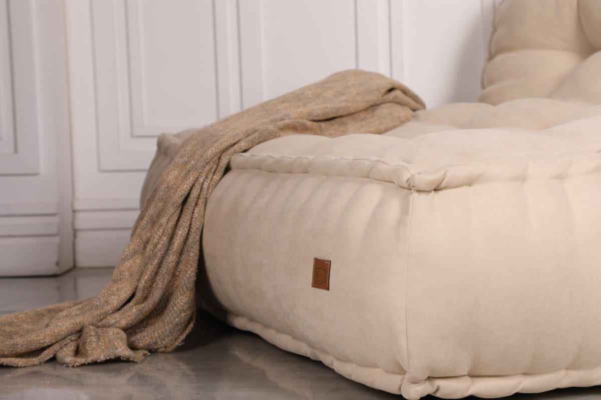 قیمت مبل دست دوز مغزی دوزی شده 120*60 با ارتفاع 30 دلاریس